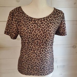 Casual Corner Annex Petite leopard/animal print short sleeved shirt size medium